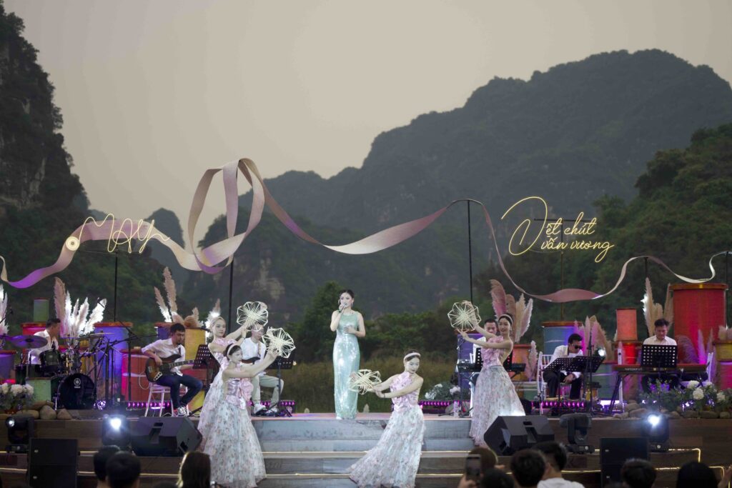 Âm nhạc MAY Show 2024